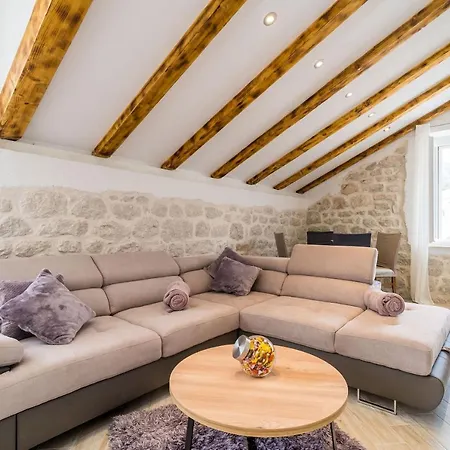 Apartments Davor 슬라노