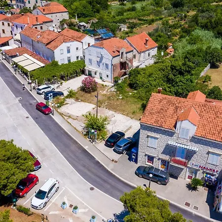 Apartments Davor 슬라노