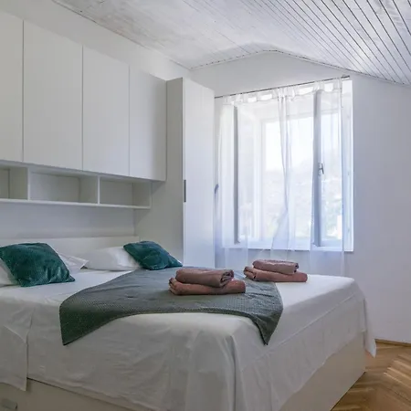 Apartments Davor Slano