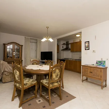 Apartment Davor *