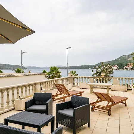 Apartman Apartments Davor