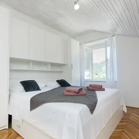 Apartments Davor * Slano