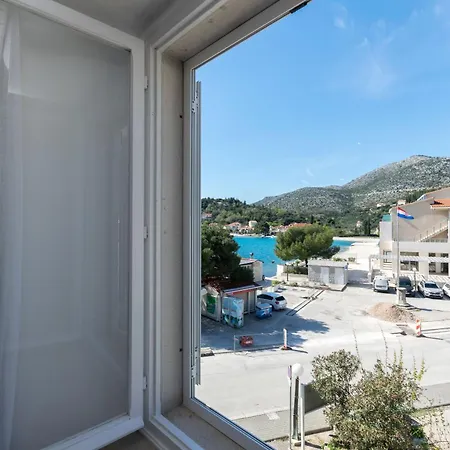 Apartments Davor * Slano